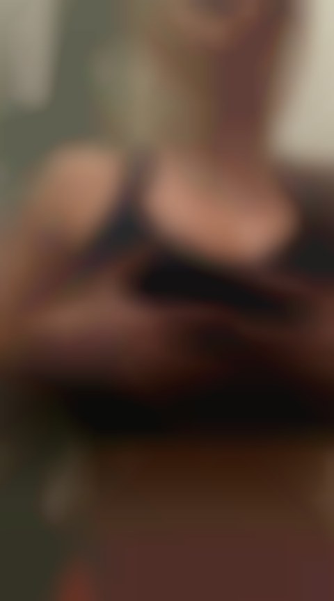 laracruz, content creator on Telegram